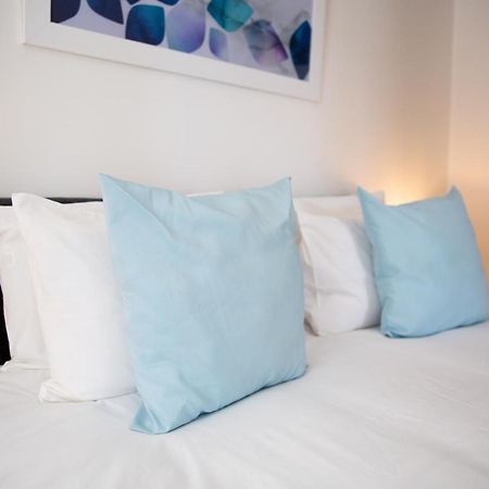 Velvet 1-Bedroom Apartment, Clockhouse, 霍兹登 外观 照片