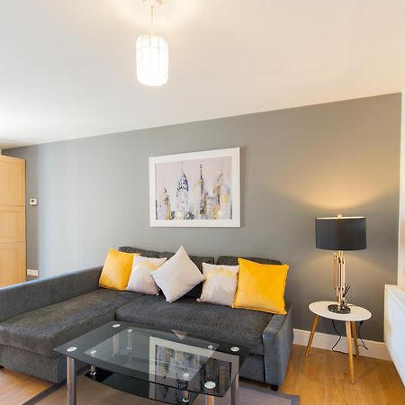 Velvet 1-Bedroom Apartment, Clockhouse, 霍兹登 外观 照片