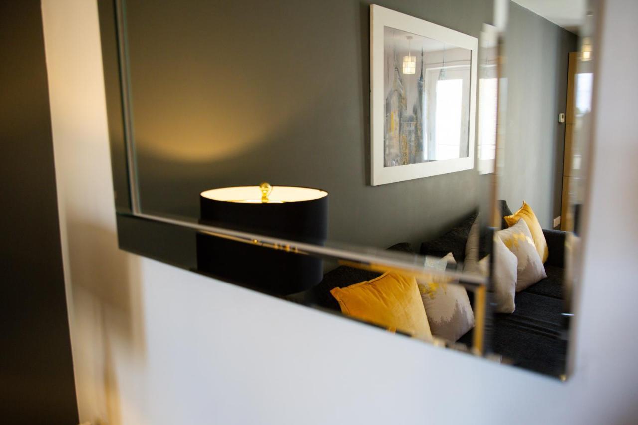 Velvet 1-Bedroom Apartment, Clockhouse, 霍兹登 外观 照片