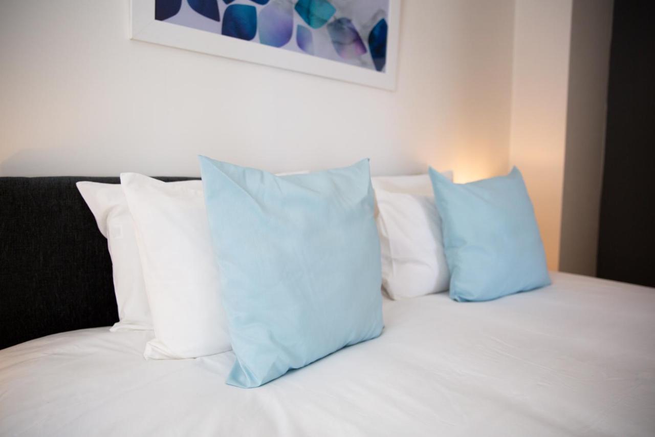 Velvet 1-Bedroom Apartment, Clockhouse, 霍兹登 外观 照片