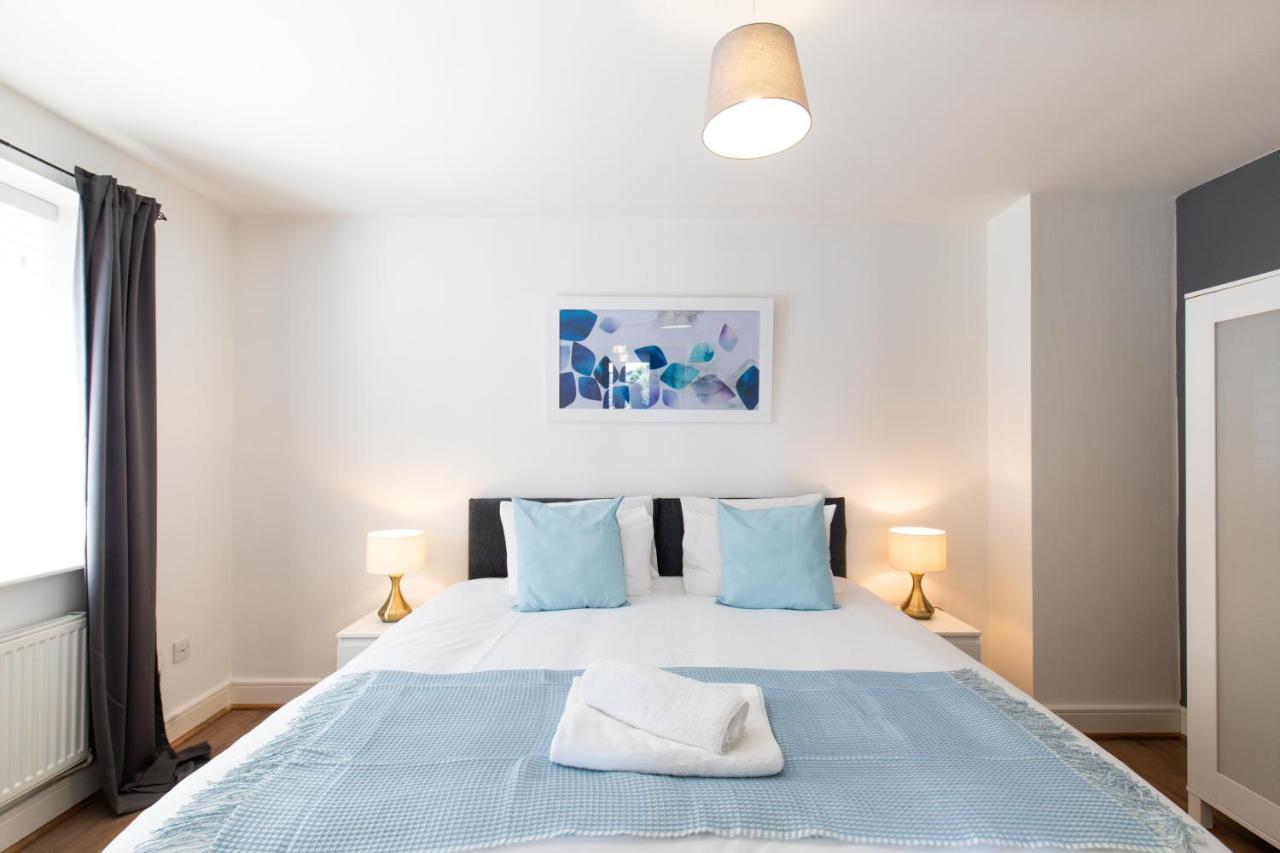 Velvet 1-Bedroom Apartment, Clockhouse, 霍兹登 外观 照片